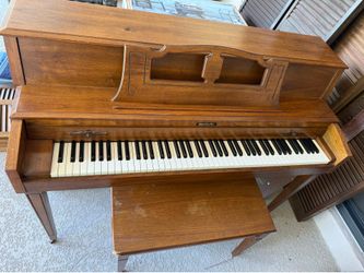 Baldwin Console Piano w/ Matching Bench – Great Condition