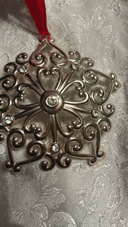 Beautiful Lenox Star Ornament With Crystals