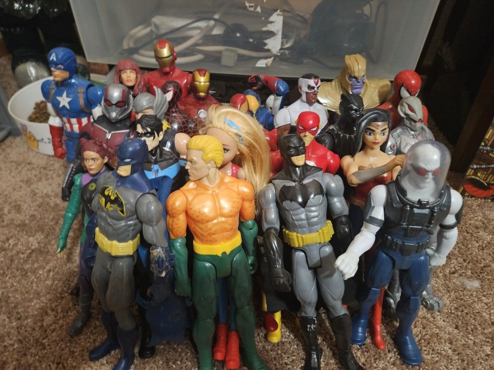 25 12" Marvel And DC Toys
