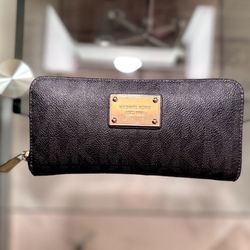 Michael Kors logo wallet