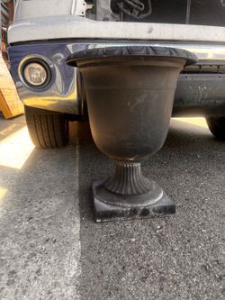 Large sturdy plastic decorative planter