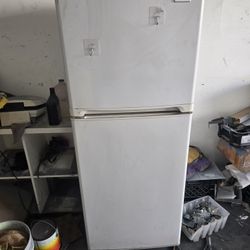 Avanti Refrigerator 