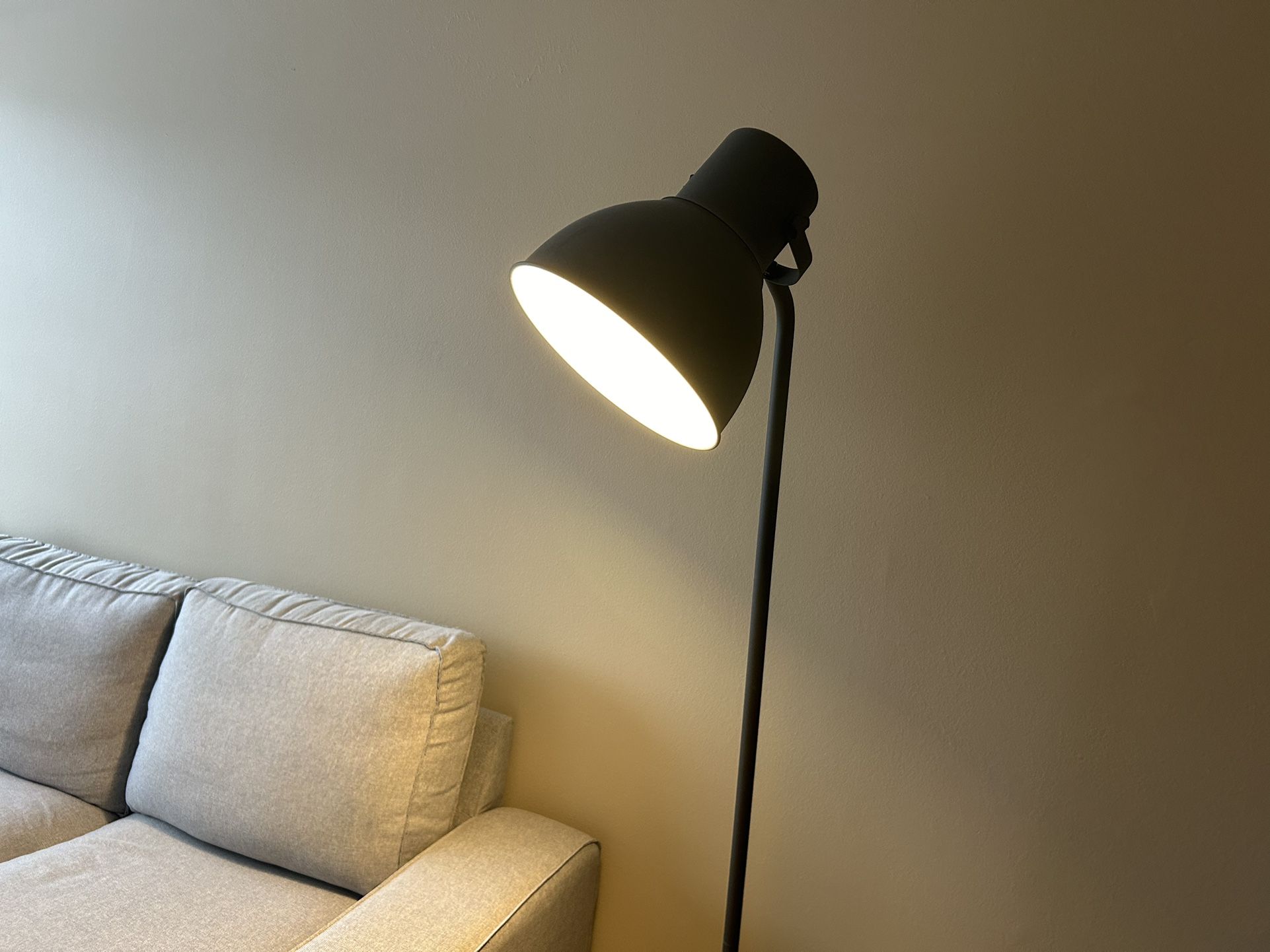 IKEA HEKTAR Floor lamp, dark gray for Sale in Seattle, WA - OfferUp