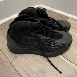 Adidas Yeezy Quantum Basketball Sneakers