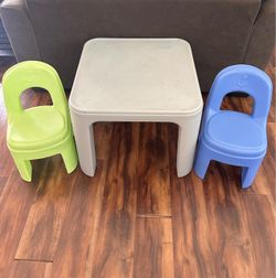 Simplay3 Children’s Table and Chairs