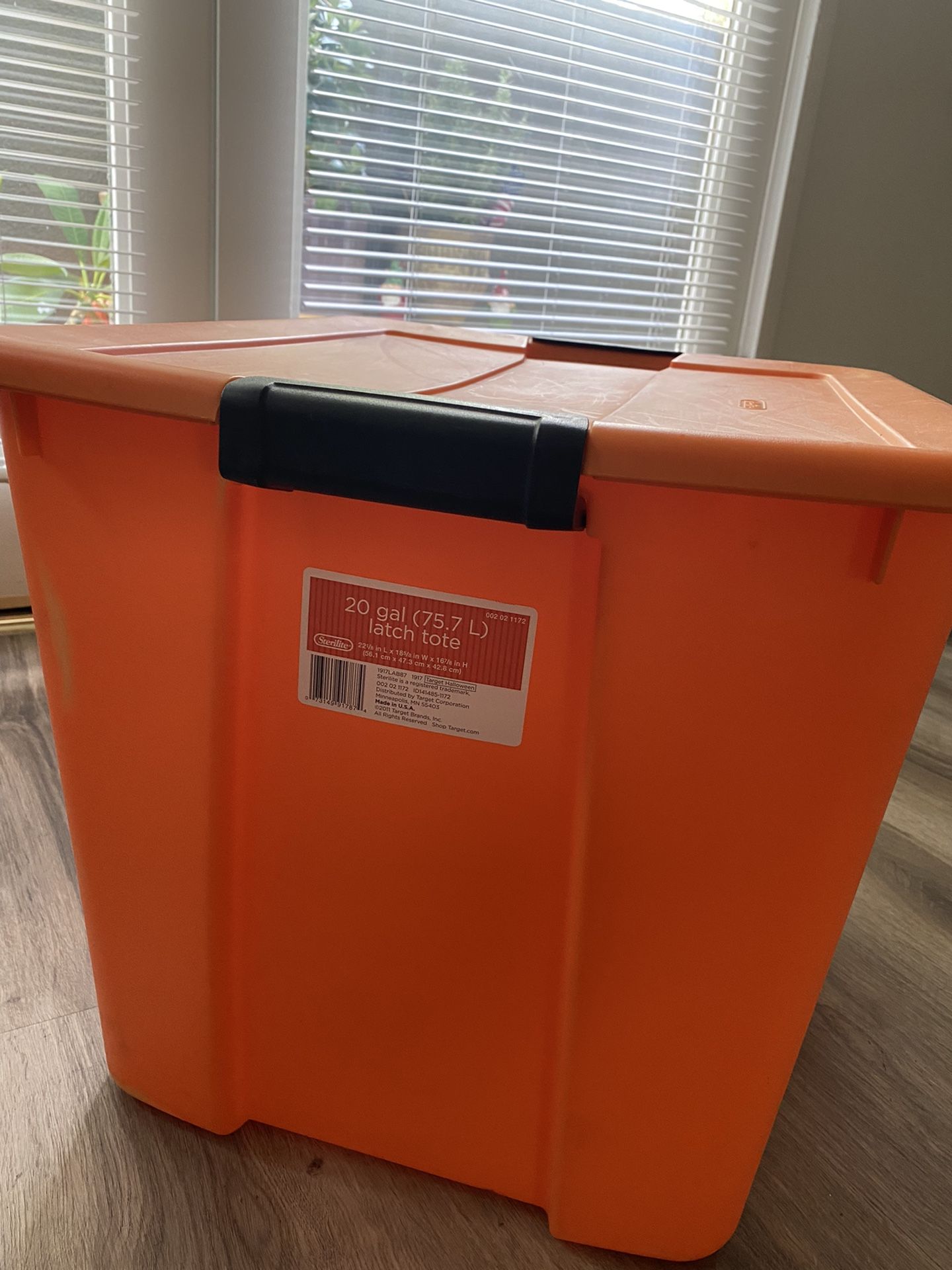 Sterilite Storage 20 gal Latching Tote