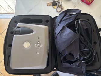 Dell DLP Projector with Carry Case and Cable