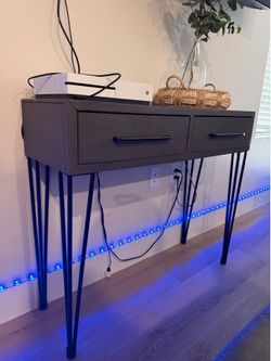 Entry shelf