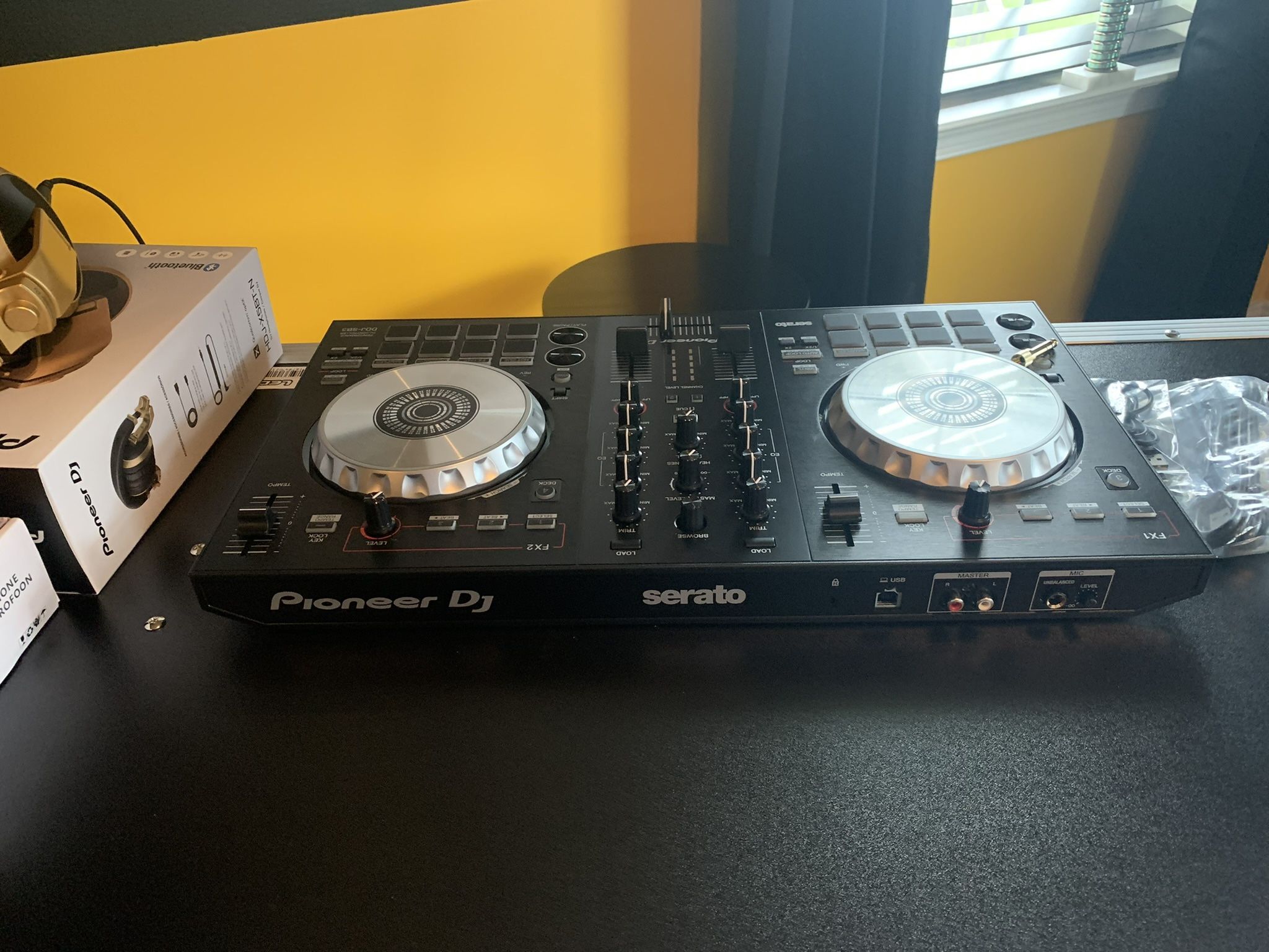 Pioneer DJ DJ Controller, Black, (DDJSB3)