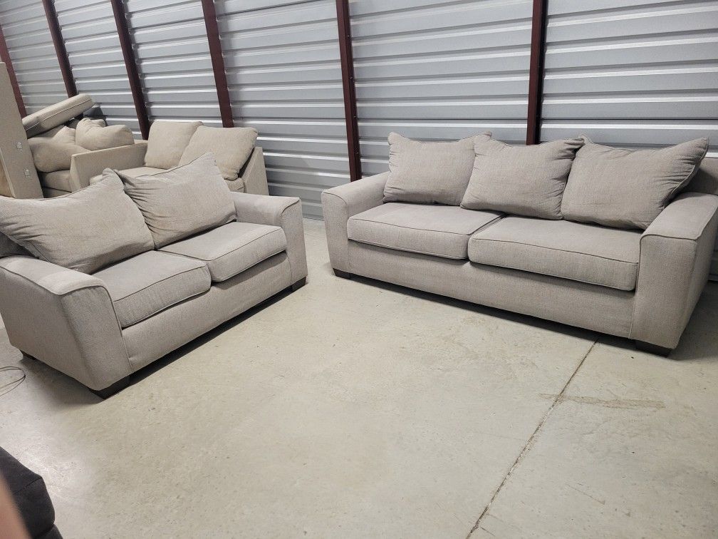 Light Gray 🔥 2 PC Couch And Loveseat 🛋 (Delivery Available) 🚛 