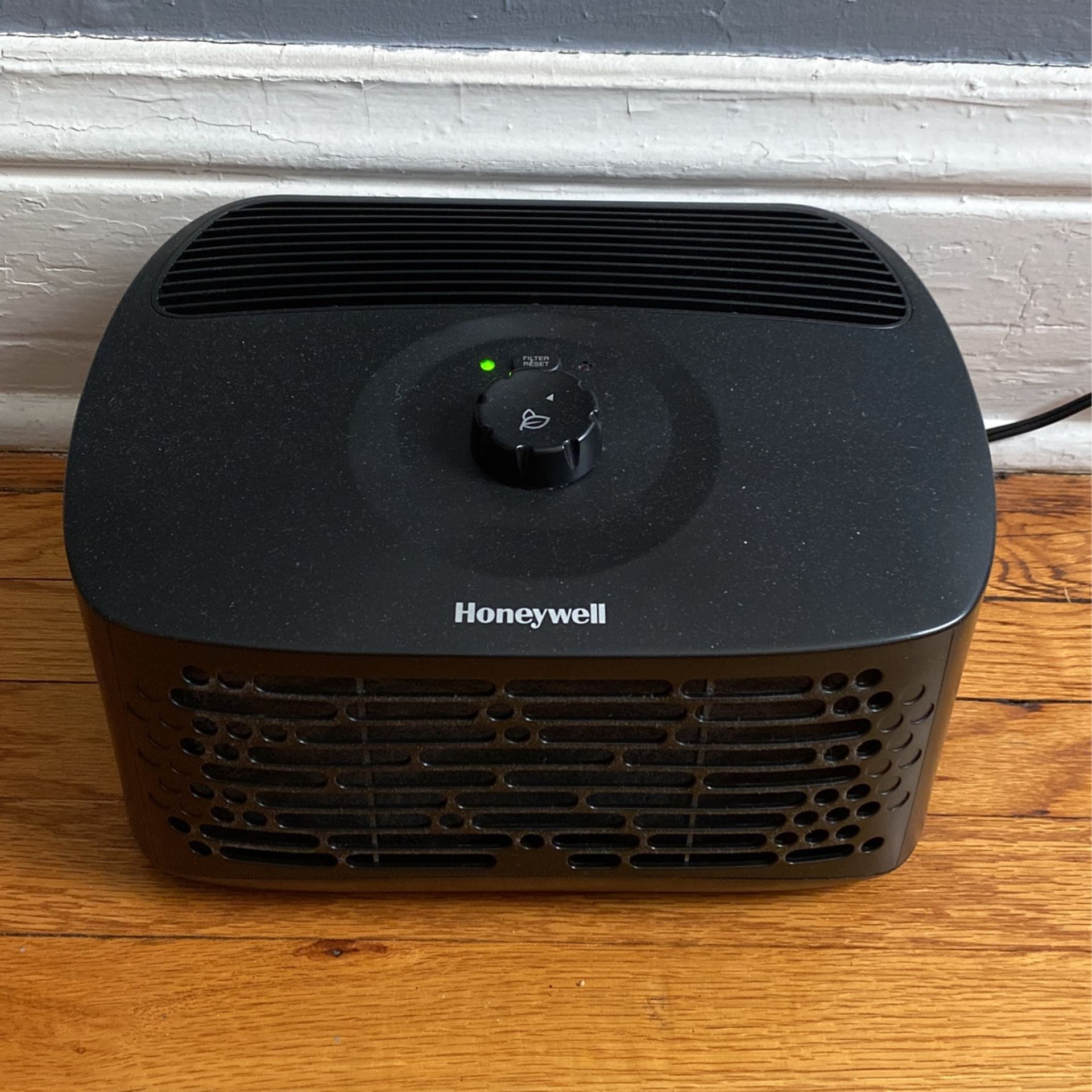 Honeywell TRU HEPA Tabletop Air purifier