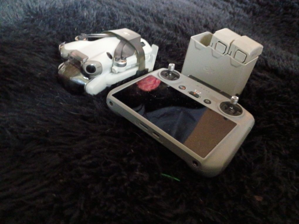 Dji Mini 4 Pro Flymore With DJI RC 2 Controller