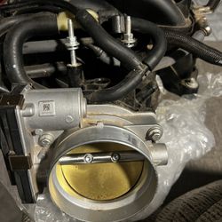 GT350 Intake With Throttle Body  And  Injectors  And Fuel Rails 