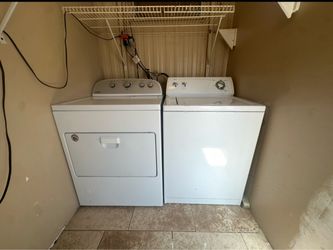 Whirlpool Bundle Washer/Dryer - Read Description