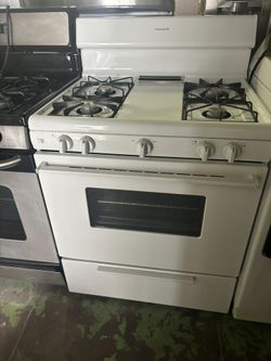 Gas Stove Brand Frigidaire Everything Works Great With A 3 Months Warranty