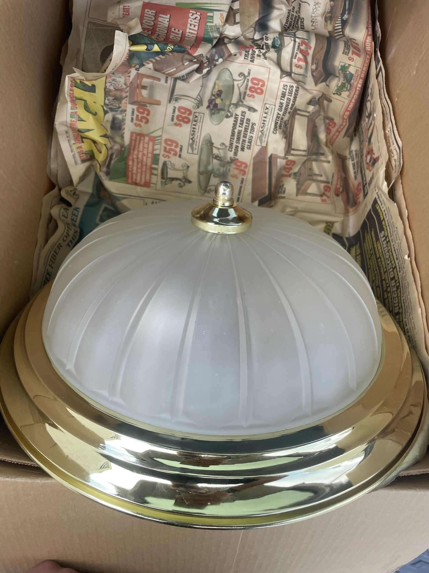 Ceiling light fixture