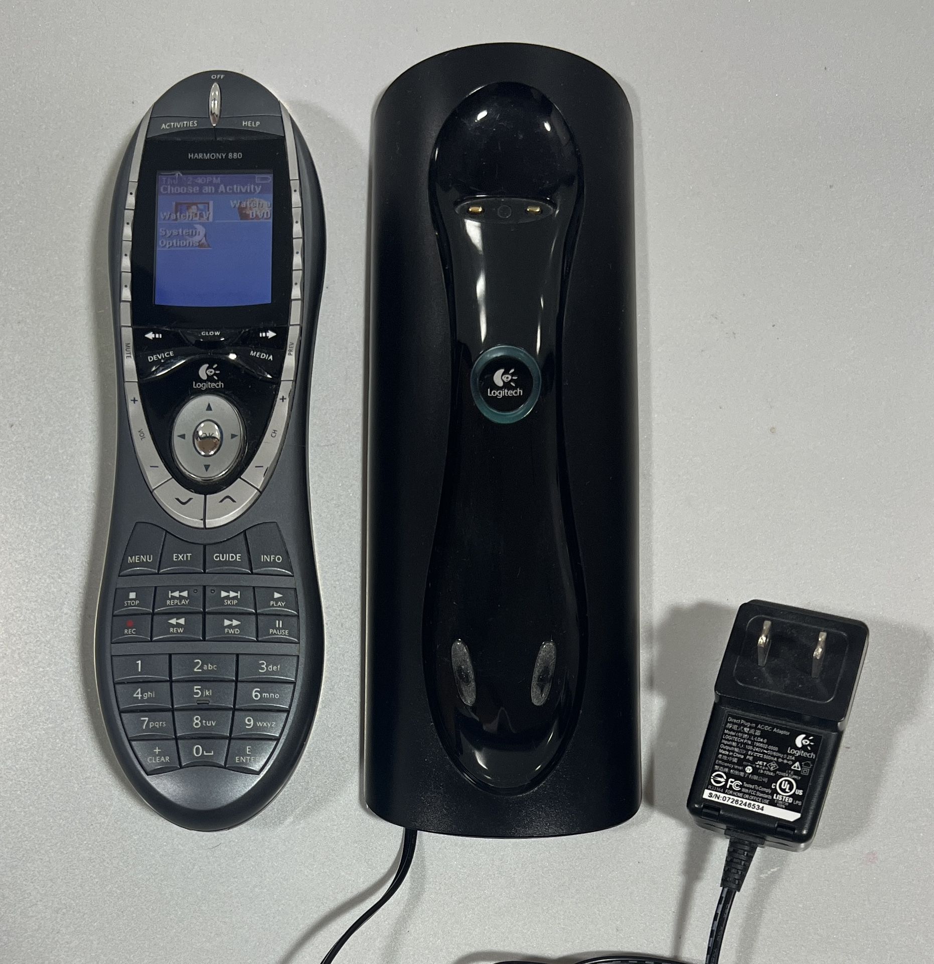 Logitech Harmony 880 Universal Remote Control w/Charger Dock & Power Cord 