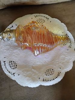 Vintage iridescent conch shell AVON