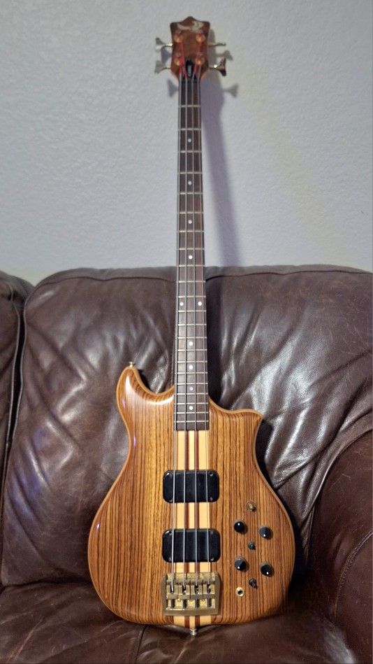 Kawai FIIB bass guitar