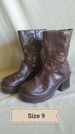 Ladies size 8-9 boots