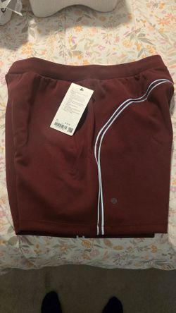 Lululemon Pace Breaker Knit 7" shorts XL.
