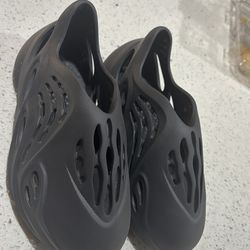 Yeezy foam runner 13k