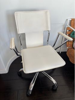 Modern White Faux Leather Swivel Office Chair with Chrome Base