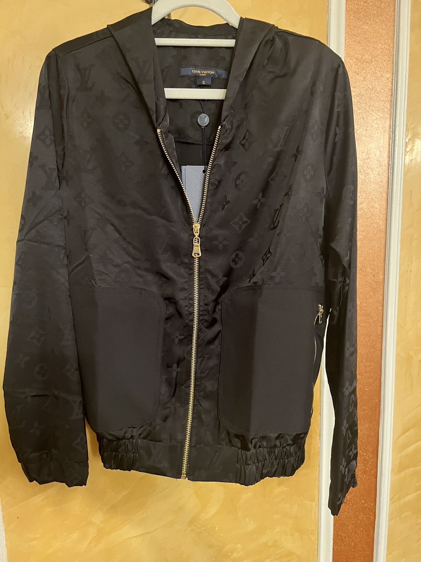 LV- Womans Sporty 2 Pc Suit With Hood/ Black