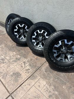 Toyota Tacoma wheels and tires
