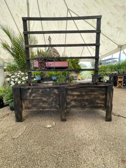 Planter box with privacy fence