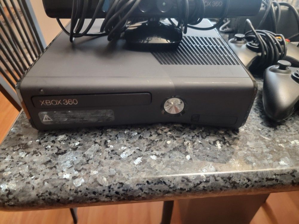 Xbox 360 With Kinect Bundle