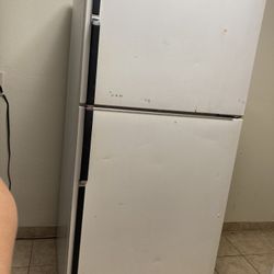 REFRIGERATOR 