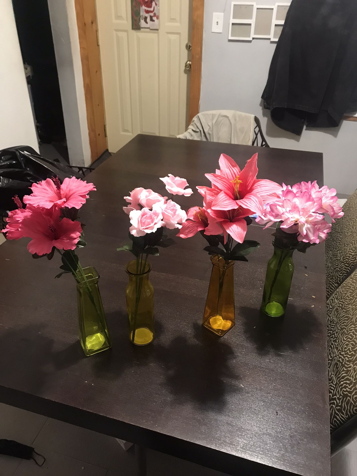 4 Modern Glass Color Vases With Fake Beautiful  Flowers