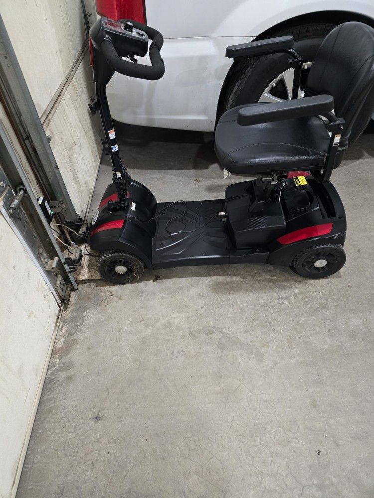 Dalton Segaego 40 Scooter