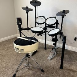 Roland TD-1DMK Dual-Mesh Kit V-Drums Set w/Pearl P930 Pedal