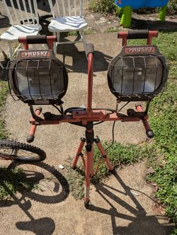 Husky Twin-Head Adjustable Tripod Work Light