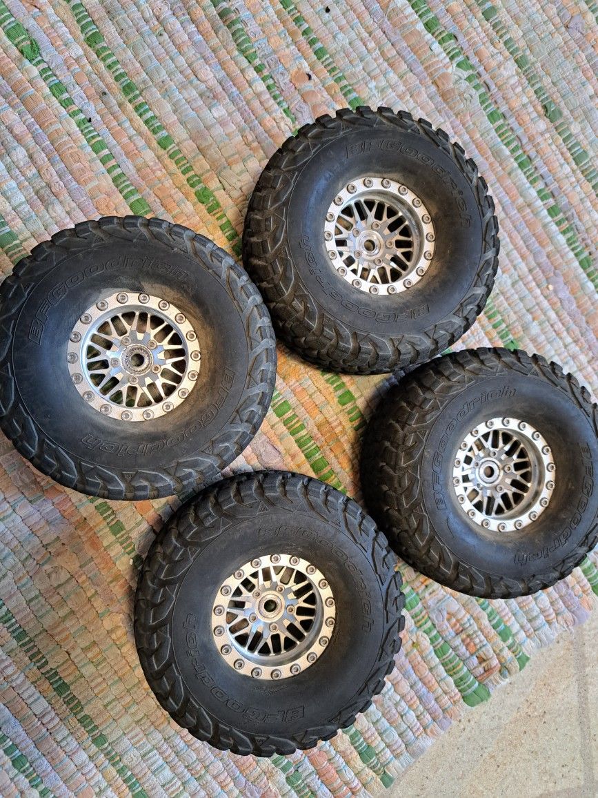Aluminum TRAXXAS UDR Beadlock Wheels and Tires Set (Please Read Description)