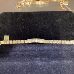 Gold Link Bracelet With Gold Plate And Diamonds
