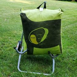 Hurricane 25 Archery Target + Wheeled Stand