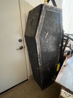 Free wooden Halloween coffin