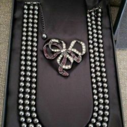 JAFRA Triple-Strand Pearl Necklace/Brooch