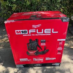 Milwaukee M18 FUEL 155 MPH 650 CFM 18V Brushless Cordless Battery Backpack Blower w/ (2) 12.0 Ah FORGE Batteries, Charger 