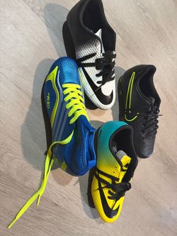 Boys soccer cleats size 4.5