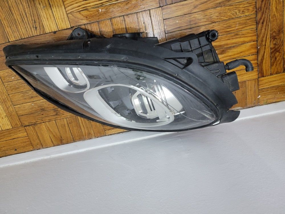 Porsche Macan Headlight 95B.941.031.CS