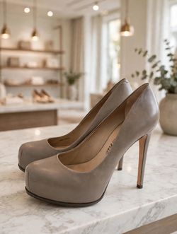 Pour La Victoire Grey Irina Leather Platform Heels Round Toe 9.5 Pre-Owned Style