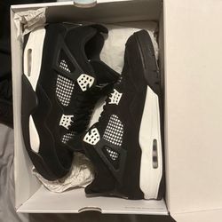 Jordan 4 white thunder good lightly used size 12