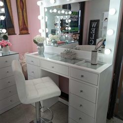 VANITY FOR MAKEUP 