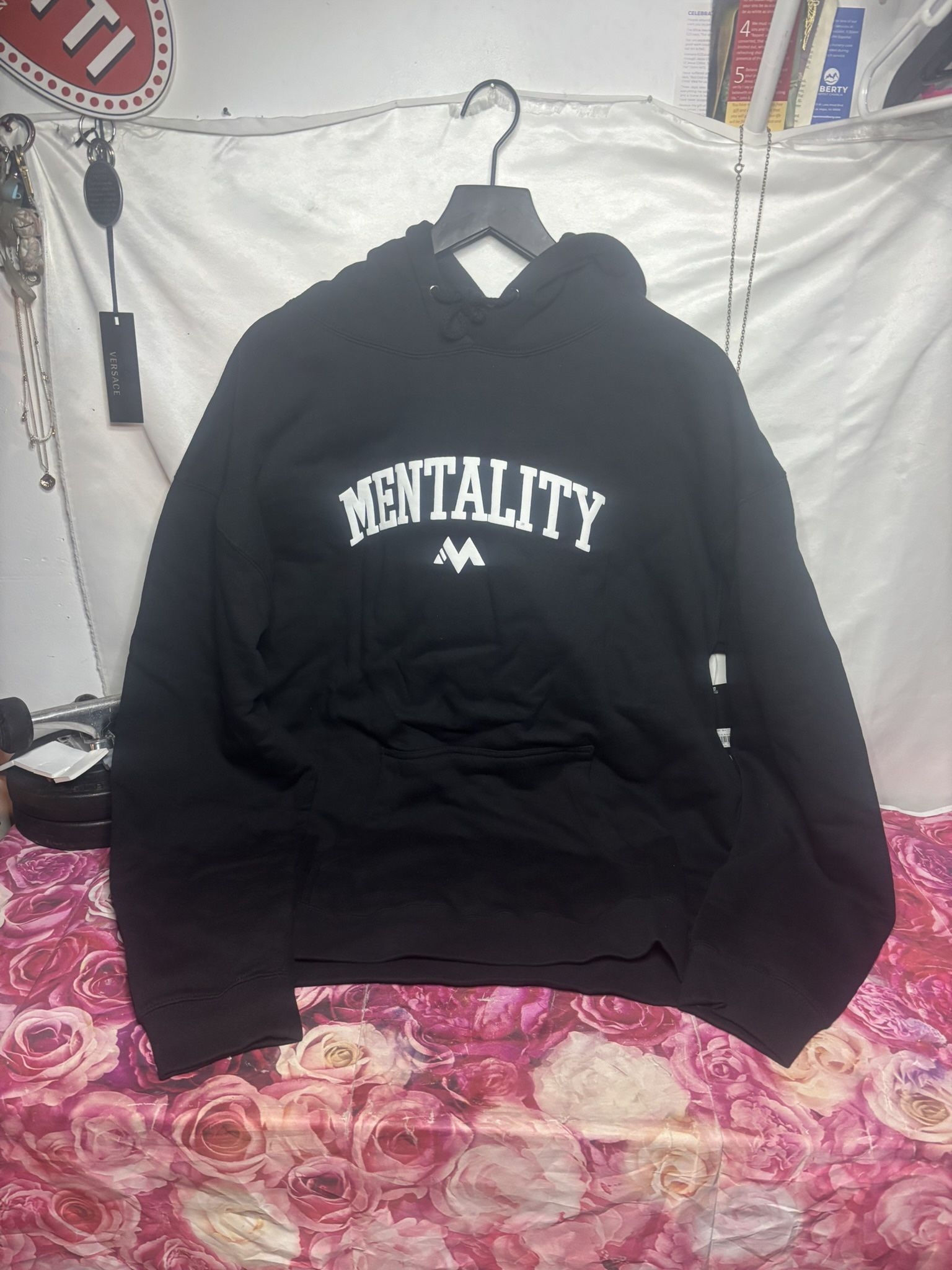 Men’s Mentality Arch Black Hoodie NWT