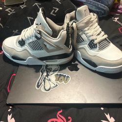 Air Jordan 4 Retro Sneakers