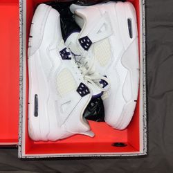 Air Jordan 4 / 7 Men’s 8.5 Woman’s